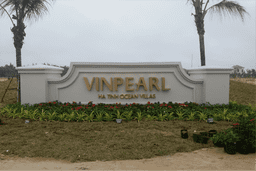 Installing signboard system for Vinpearl Resort &amp; Villas Nghe An, Vinpearl Resort &amp; Villas Ha Tinh and Vinpearlland water park Ha Tinh