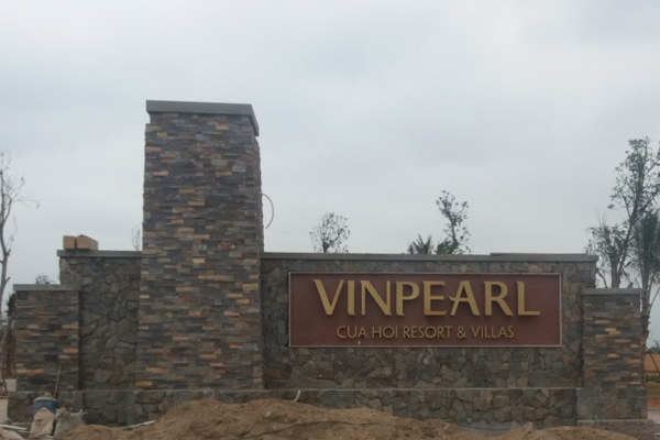 VINPEARL NGHEAN - Resort &amp; Villas signage