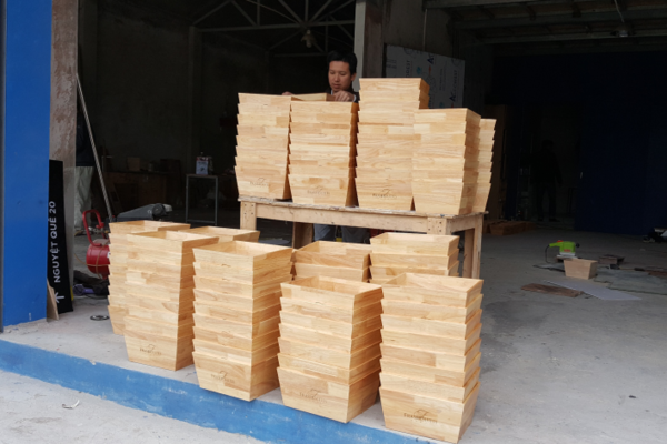 [02.12.17] Manufacturing gift baskets for Fraser Suites